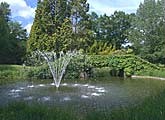 fountain.jpg (10155 bytes)